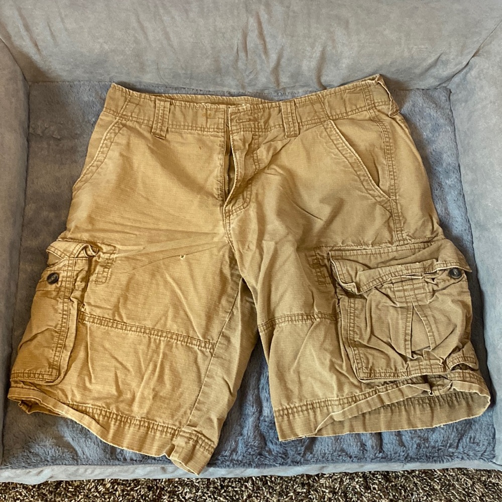 Men’s Mossimo brand cargo shorts, size 32